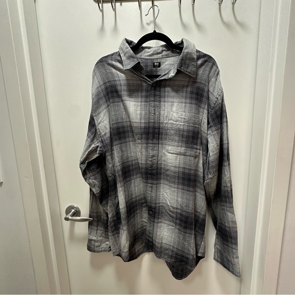 Uniqlo Gray Plaid Shirt Men’s in XL